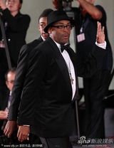 组图：杰克逊纪录片威尼斯首映 导演携全家助阵