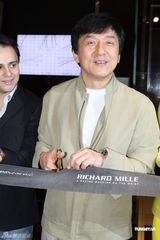 高清组图：刘涛秀白皙香肩 和成龙、F1车手同台