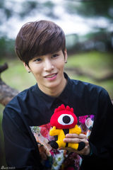 高清组图：独家对话韩国摇滚花美男鲁敏宇