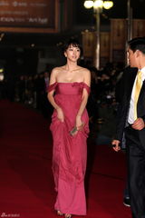 高清组图：青龙奖红毯女星争艳 河智苑孙艺珍成焦点