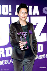 组图：金贤重香港获大奖 阿SA无缘和男友过圣诞