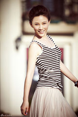 组图：聂鑫清凉夏日写真 邻家女孩清新气质