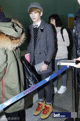 组图：SHINeeBEAST等赴巴黎参加《音乐银行》公演