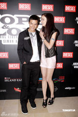 幻灯图：吴彦祖携Lisa S出席展览 婚期未定不会隐瞒