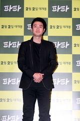 高清组图：韩星高雅罗朴勇宇新片《爸爸》媒体首映