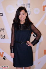 组图：梁小冰赞性教育节目 余思敏教女保护自己