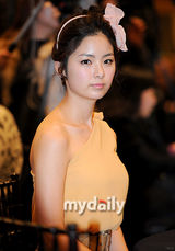 组图：金贤珠朴有天出席《闪闪发光的》发布会