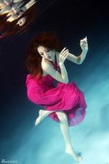 组图：吴鑫桐水下大片曝光