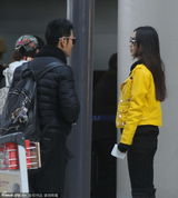 组图：黄晓明Angelababy甜蜜行 举止如老夫老妻