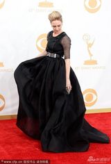 组图：《贝茨旅馆》女星维拉-法米加亮相艾美