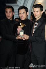 组图：金马奖闭幕庆功酒会获奖者开心亮相