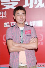 组图：陈茵媺为戏愿泳衣上阵 与家人吃饭过冬至节