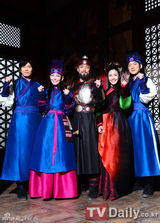 组图：韩星池珍熙宋昌义等出席《大风水》现场公开