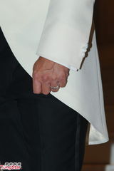 组图：钱嘉乐婚礼秀BB玩具 与汤盈盈接受采访