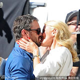 组图：迪亚兹新片热吻ladygaga男友