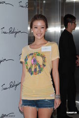 甄子丹夫妇秀恩爱 谢婷婷称与霆锋失去联系(图)