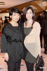 周慧敏自言有不少同志朋友 赌王四太送何超盈首饰