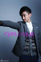 组图：于小彤拍摄复古写真变身优雅绅士