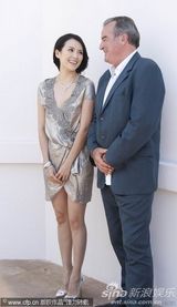 高清组图：章子怡宣传《最爱》 紫色蕾丝装恬静优雅