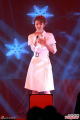 组图：容祖儿否认妒忌王菀之夺奖 陈奕迅力挺