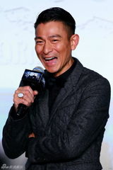 组图：《风暴》庆功 刘德华林家栋基情相拥