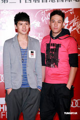 幻灯图：阿娇“艳照”后首做女主角 与陈伟霆鸳鸯浴戏