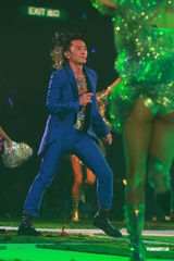 组图：郑伊健开唱遭催婚 女友蒙嘉慧到场欣赏