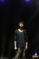 组图：信发《黎明之前》专辑 重金打造“末日废墟”