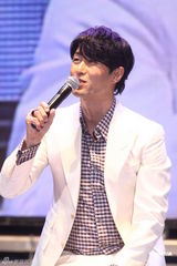 高清组图：车胜元台北会粉丝 展示熟男魅力