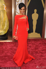 组图：女星肖恩-罗宾逊人鱼裙展性感玲珑身材