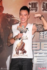 组图：王阳明秀健硕肌肉 不排斥全裸拍片