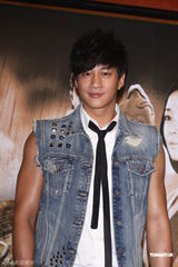 组图：《三国》主演台湾宣传 何润东佩服陈建斌