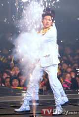 组图：INFINITE首尔举行单独演唱会 劲歌热舞纷呈