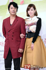 组图：韩星金正恩新剧发布险被吻 韩彩雅低胸性感