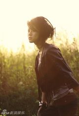 组图：魏佳庆发新单曲 全新清新造型曝光