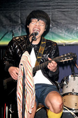 幻灯图：卢广仲坚持短裤造型做标记 范晓萱狂野开唱