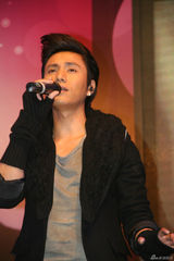 高清图集：陈坤新专辑发布会 王菲视频送祝福