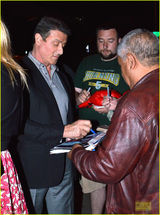 组图：史泰龙与斯坦森双硬汉聚餐 娇妻美艳