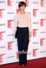 组图：孙泰英黄静茵朴诗妍等出席时尚秀