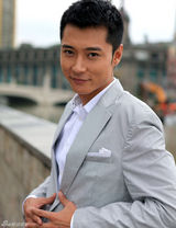 组图：张丹峰夏日清新写真斯文儒雅