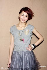 组图：曾沛慈香港开唱 吸引好友歌迷捧场