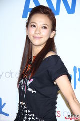 组图：炎亚纶胡宇崴活动现身引粉丝尖叫