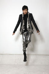 幻灯：俞灏明韩国宣传照曝光 潮男展露成熟魅力