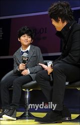 组图：金来沅赵安等出席新片《我的小小英雄》发布