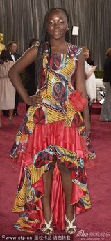 组图：柏林影后雷切尔-米瓦纳扎服饰鲜艳