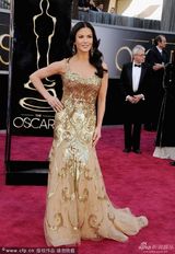 组图：凯瑟琳-泽塔琼斯携老公道格拉斯秀恩爱