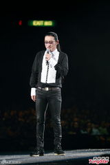 组图：甄妮等红馆开唱 潘美辰唱情歌疑示爱