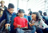 组图：爸爸去哪儿五娃大闹机场 石头Cindy有爱