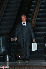 组图：晶刚压轴婚礼收官 宾客拎着回礼相继离场