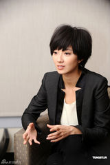 组图：桂纶镁拍写真黑衣黑裤出镜中性风显帅气